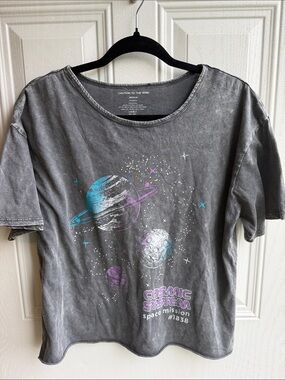 Caution To The Wind Y2K Gray Tee with Teal & Purple Planet Graphic Medium